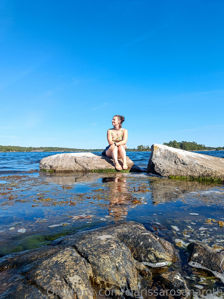 Clarissarosanaroth naked actress images