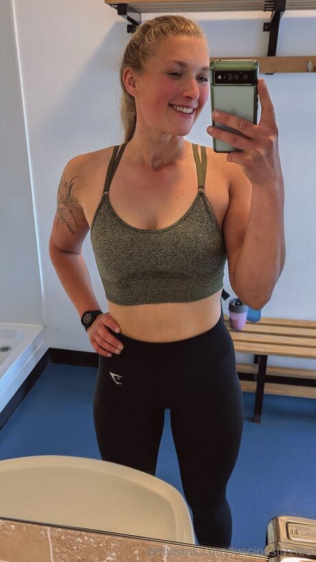 Lusciouslizziee sex actress photo