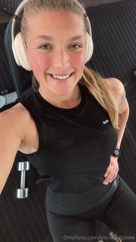 Lusciouslizziee erotic star galleries