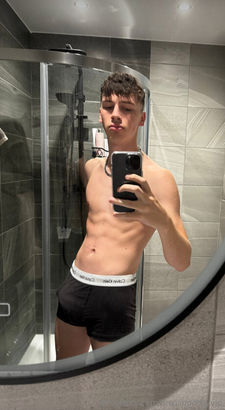 Lewisboothyvip pornstar naked pic