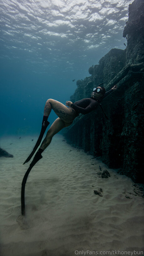 Tkhoneybun art star photos