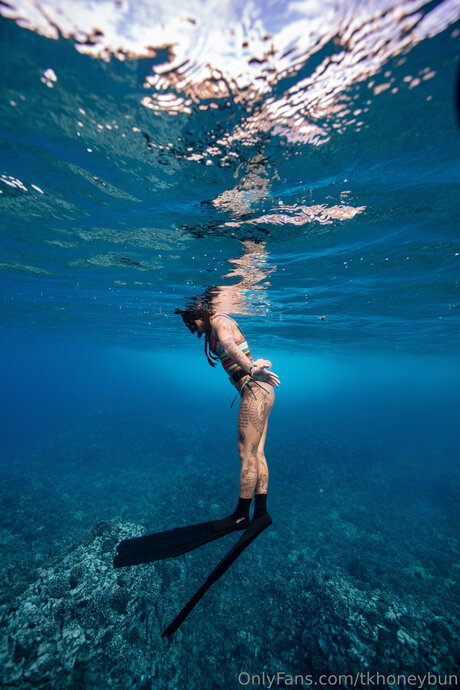 Tkhoneybun sexy actress gallery