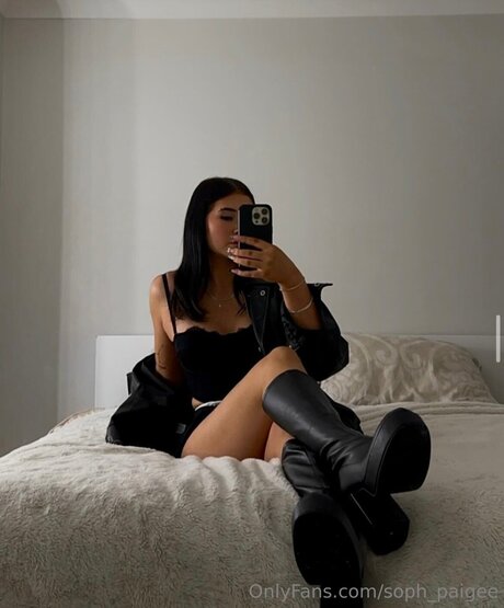 Soph Paigee top star picture