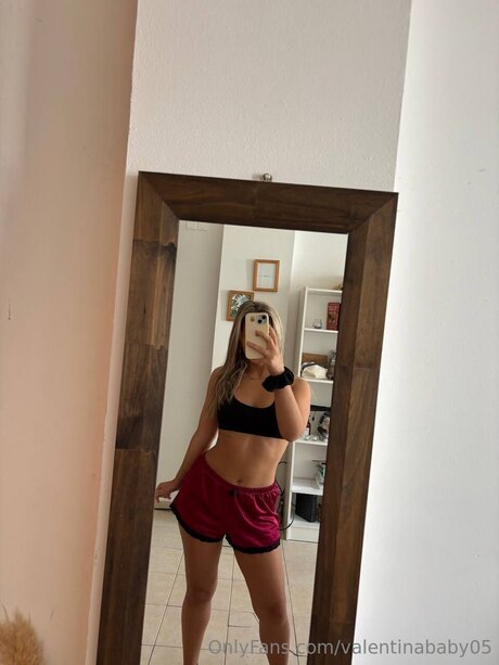 Valentinababy05 model naked photo