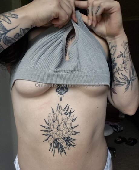 Moodyxbebe sexy model pic