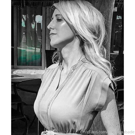 Jenelleaubade model nudes picture