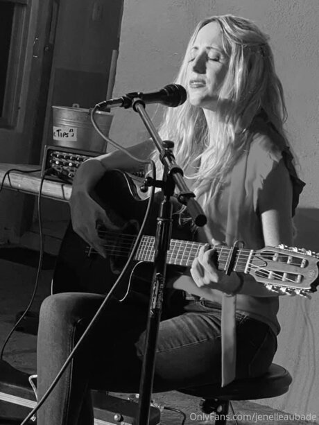 Jenelleaubade naked model galleries