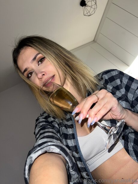 Yanakokka sexy model image