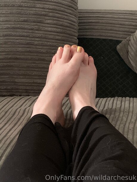 Wildarchesuk adult model photo