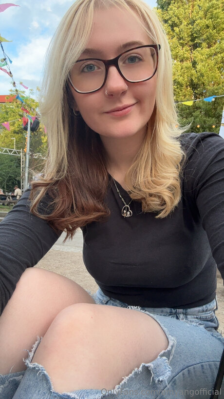 Emyangofficial star pretty pics