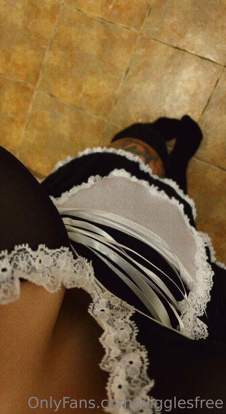 Wigglesfree model erotic image