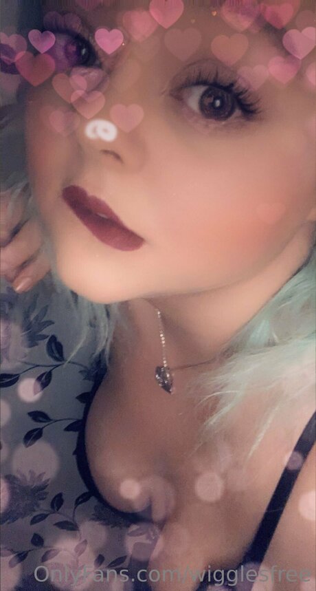 Wigglesfree high quality actress photo