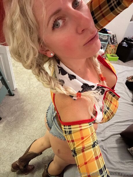 Theblondintheblue model top gallery