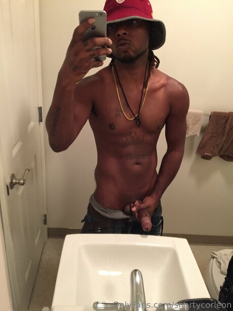 Shortycorleon star sexy photos