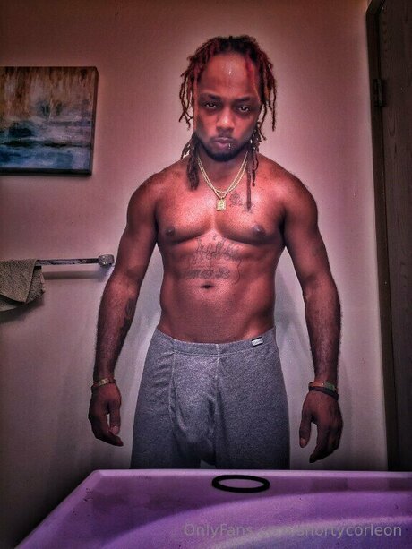 Shortycorleon nude star gallery