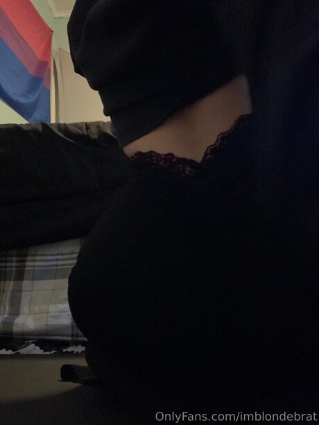 Imblondebrat adult model galleries