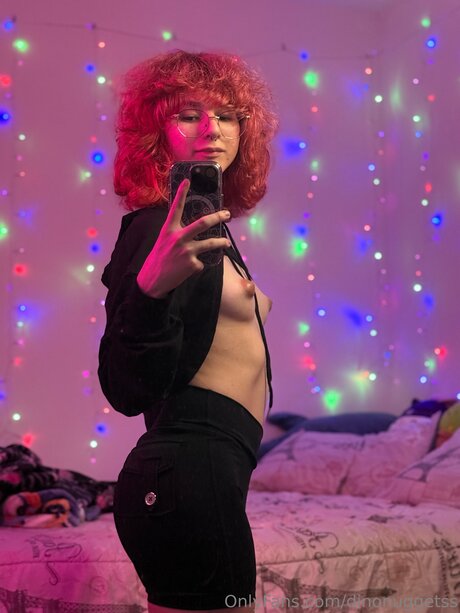 Dinonuggetss pretty model img