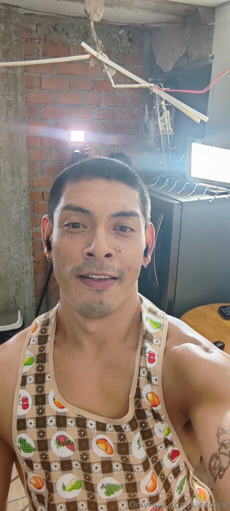 Santoxpe nude model image