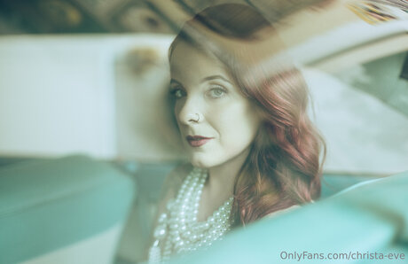 Christa Eve art model photo