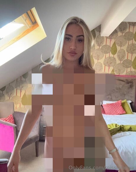 Misslyranyx naked actress gallery