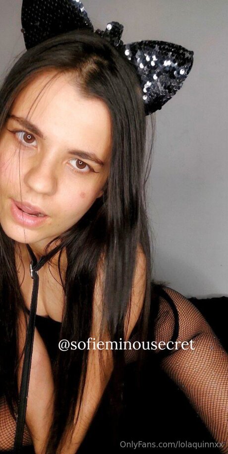 Lolaquinnxx nude model pic