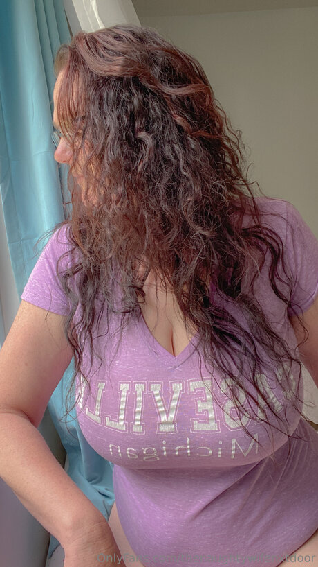 Thenaughtywifenxtdoor pornstar free gallery