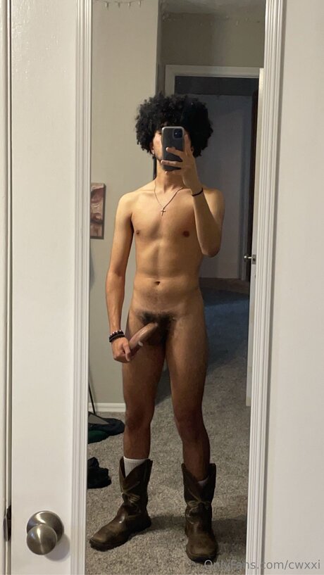 Cwxxi model erotic photo