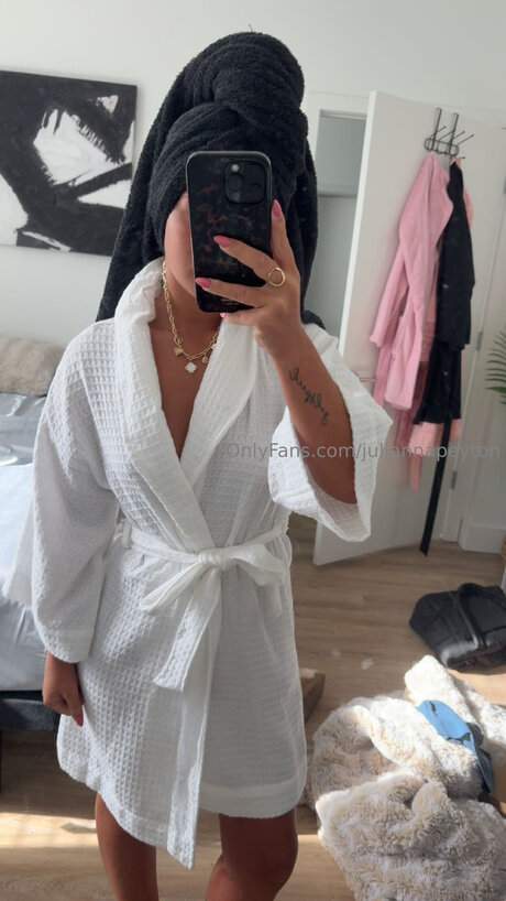 Juliannapeyton star art pic