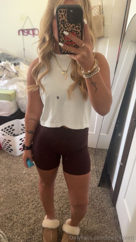 Juliannapeyton adult model picture