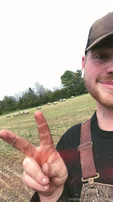 Cowman2021 model naked pic