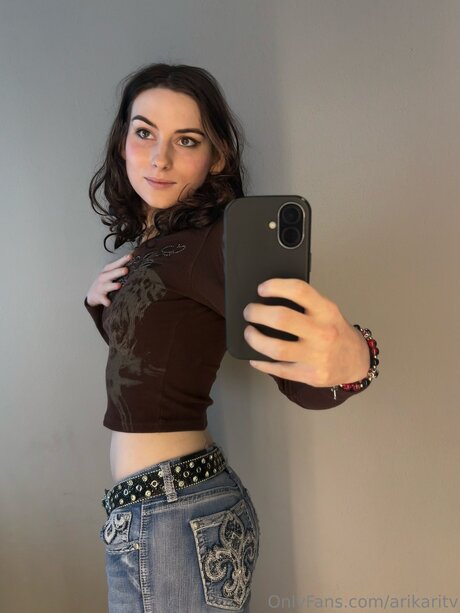 Arikaritv nude pornstar image