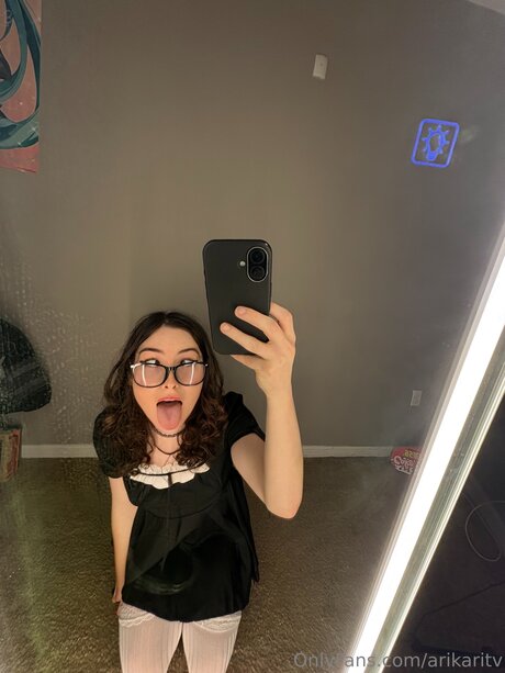 Arikaritv naked actress galleries