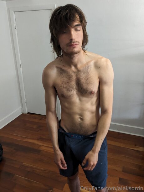 Aleksqrdn xxx model image