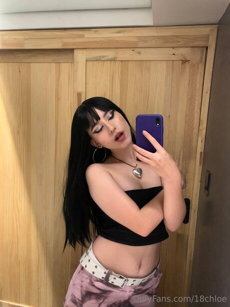 18chloe hot actress images