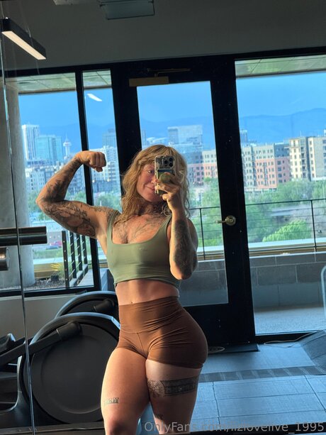 Lizlovelive 1995 model naked galleries