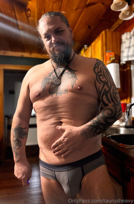 Taurusheavy naked model img