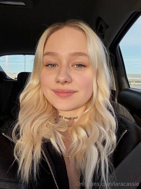 Laracassie model perfect pic