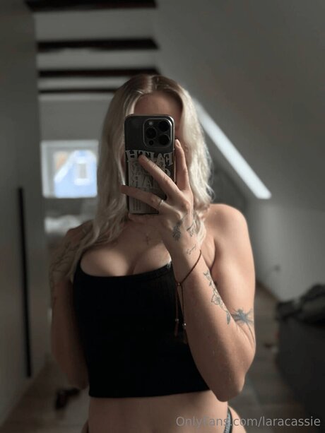 Laracassie model best pic