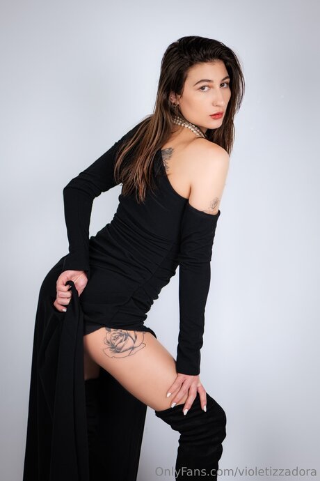 Violetizzadora model nude picture