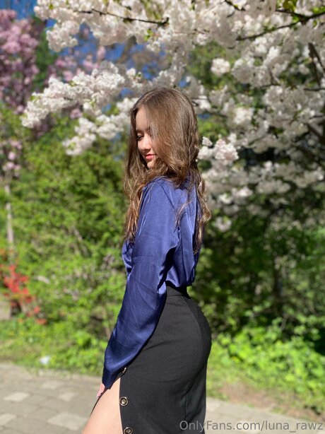 Luna Rawz art star pictures