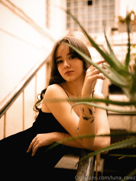 Luna Rawz star naked photo