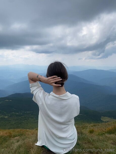 Luna Rawz beautiful star pic