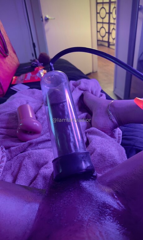 Fineassriyaa model high quality pics