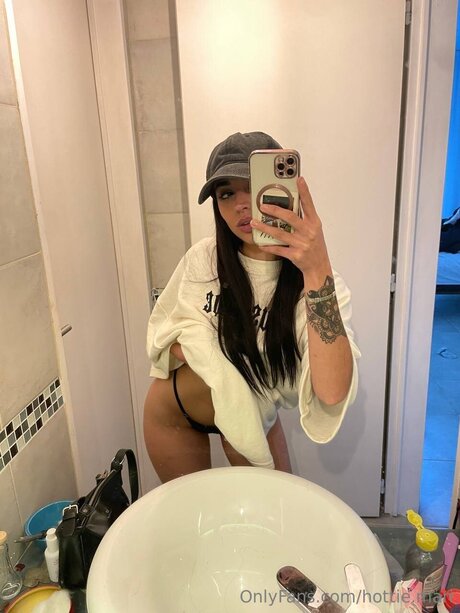 Hottie Mari star images