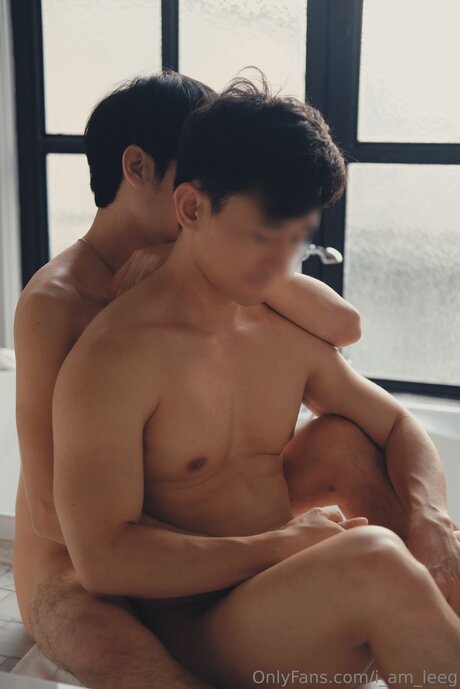 I Am Leeg top star picture