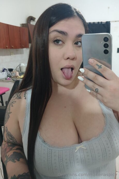 Makenaspicy erotic pornstar photo