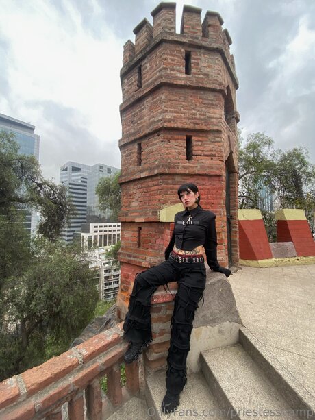 Priestessvamp model nude pic