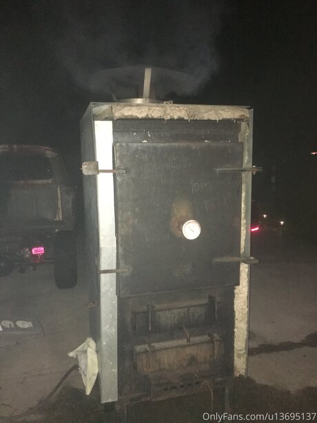 U13695137 pretty model picture