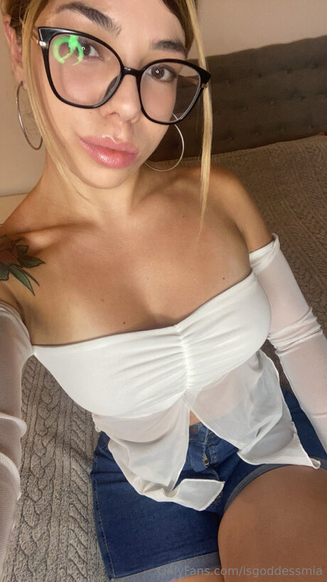 Isgoddessmia model porn photos