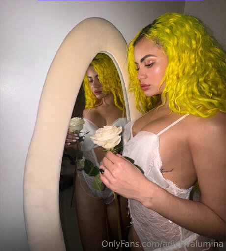 Adictivalumina naked pornstar image